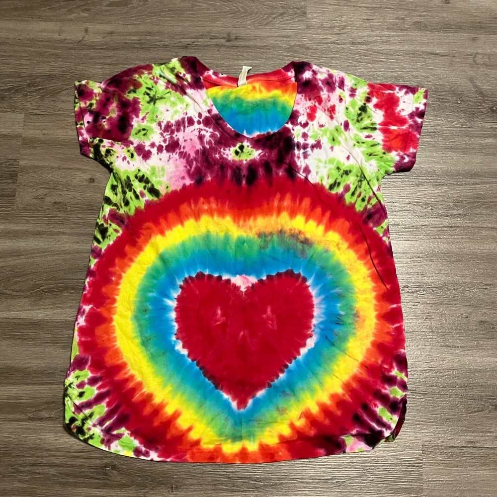Maternity Tie Dye T-shirt with Heart on the belly size Medium New withou…